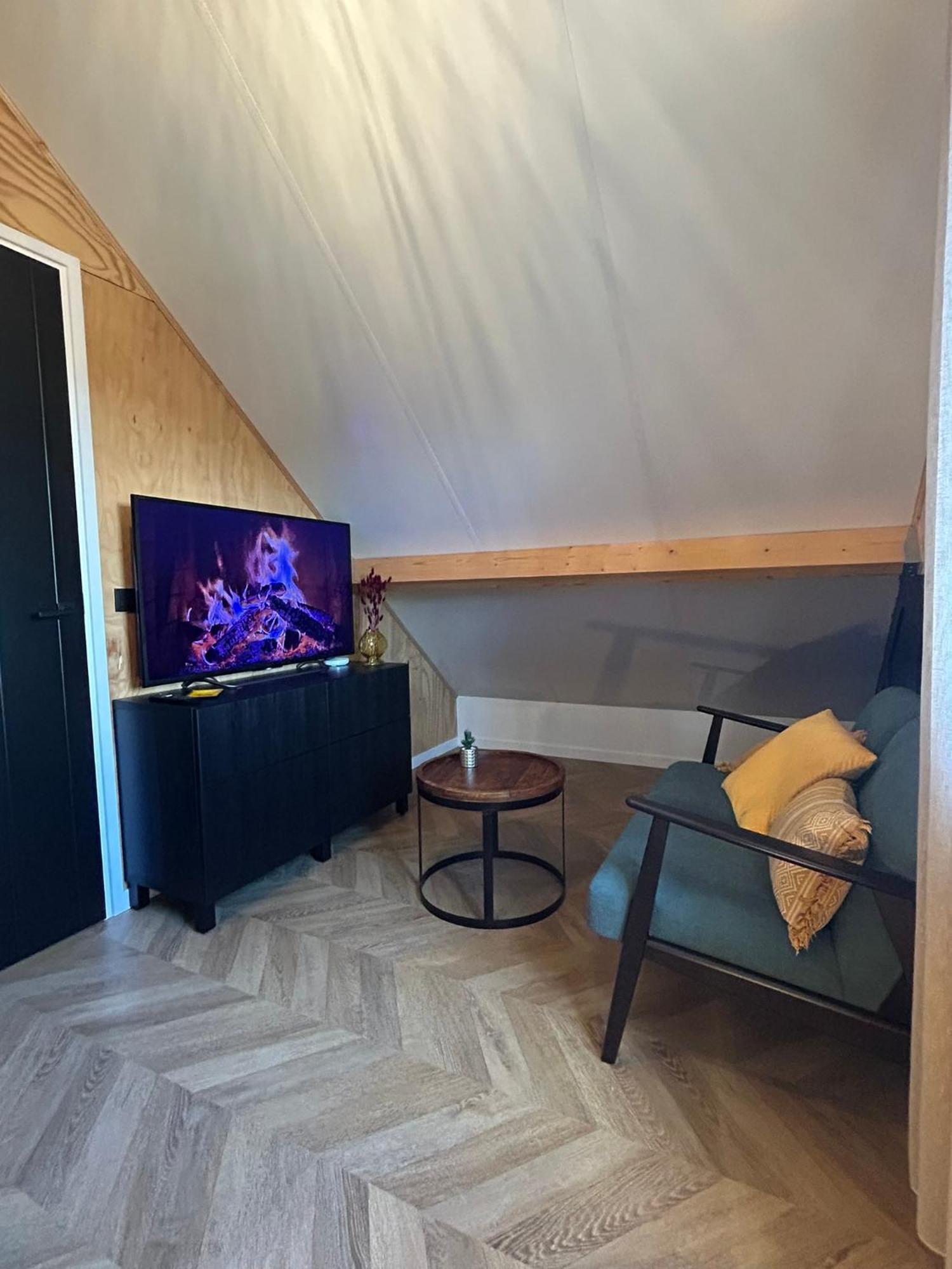 Вилла Tiny House Thuus Синт-Анналанд Экстерьер фото